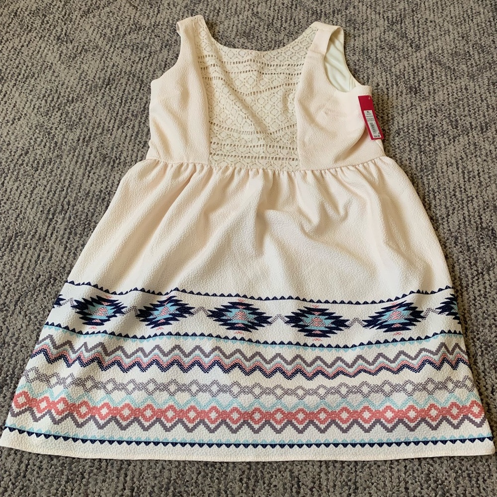 Cream Colored Slater with Patterned Bottom